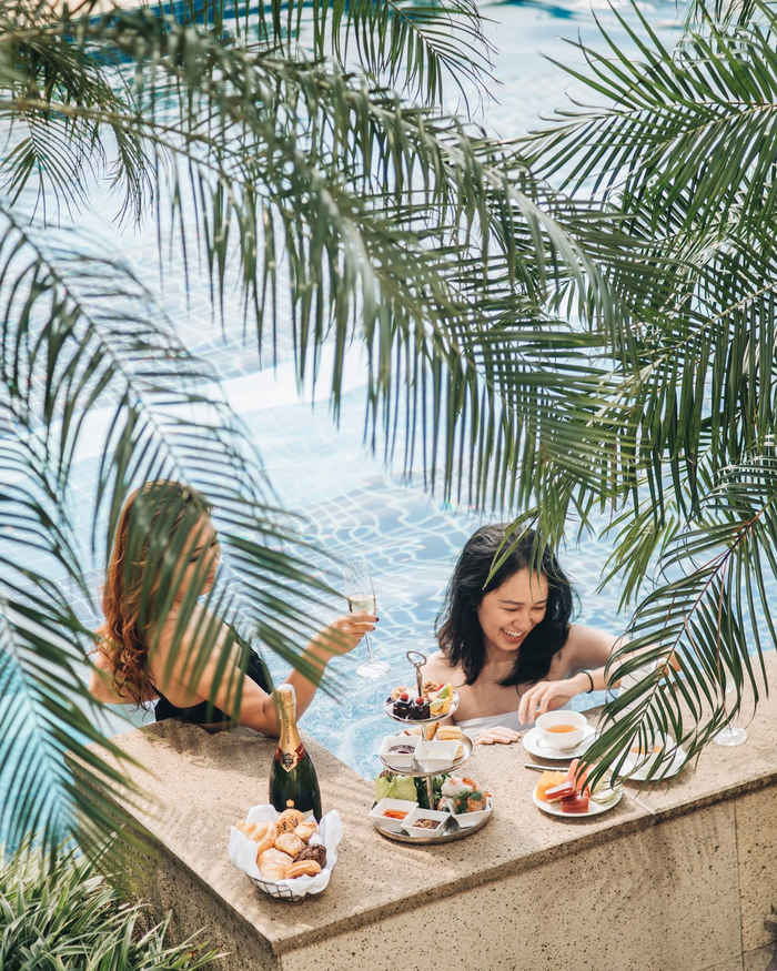 thư giãn ở bể bơi khách sạn 5 sao ở quận 1 TP Hồ Chí Minh