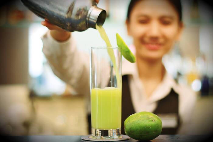 quầy bar ở khách sạn gần ga Hà Nội 