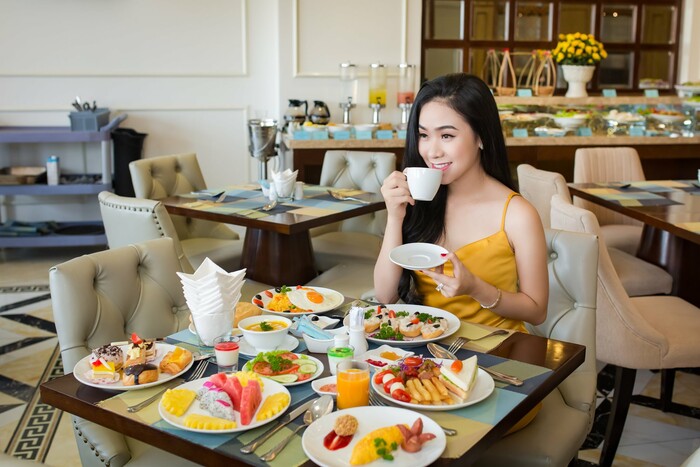 khách sạn giá rẻ gần bãi biển Mỹ Khê cung cấp bữa sáng miễn phí