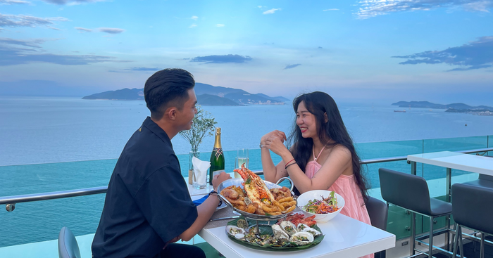 trải nghiệm nghỉ dưỡng ở khách sạn nổi tiếng trung tâm Nha Trang