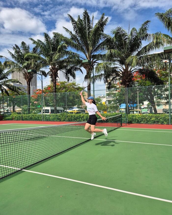chơi tennis tại khách sạn gần bãi biển Bắc Mỹ An