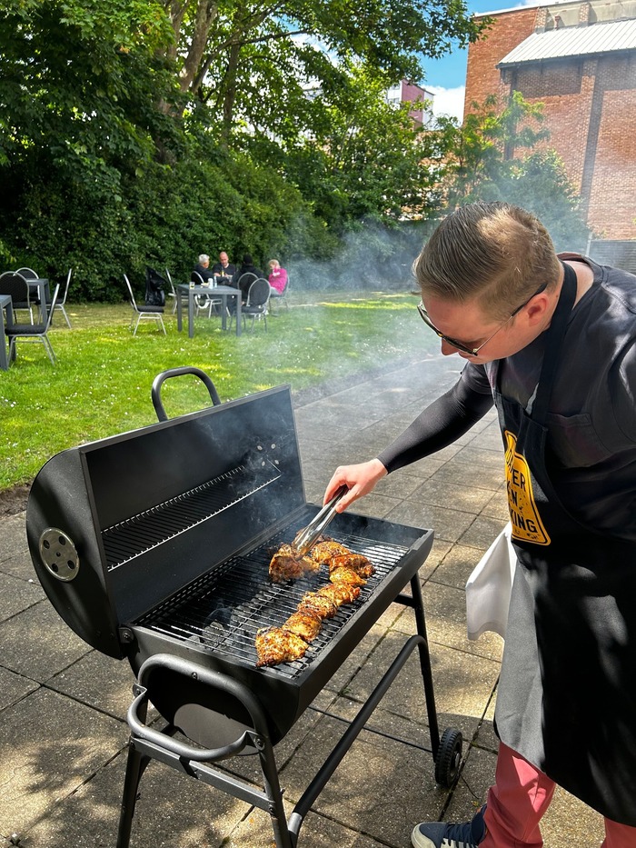tổ chức tiệc nướng sân vườn tại khách sạn gần bãi biển Bournemouth