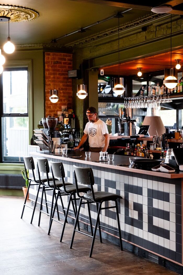 khách sạn gần bãi biển Bournemouth sở hữu quầy bar cao cấp
