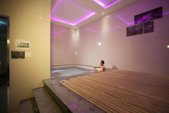 khách sạn gần sân bay Pleiku sở hữu bồn sục thư giãn