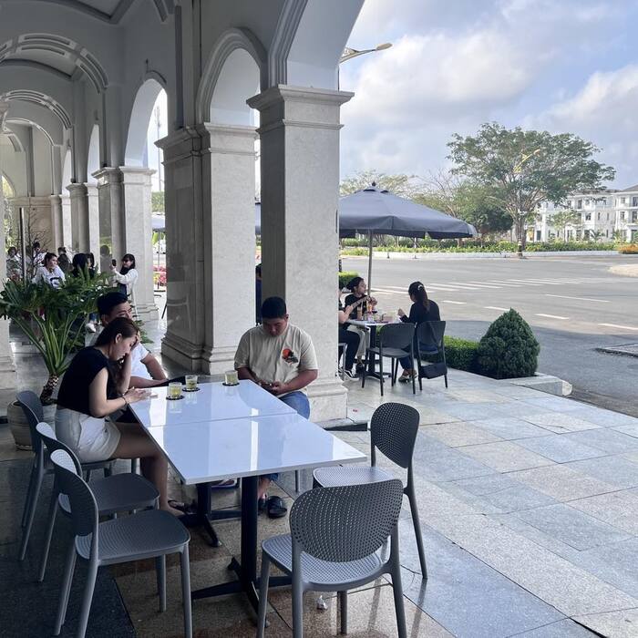 khách sạn gần sân bay Rạch Giá sở hữu không gian quán cafe rộng rãi