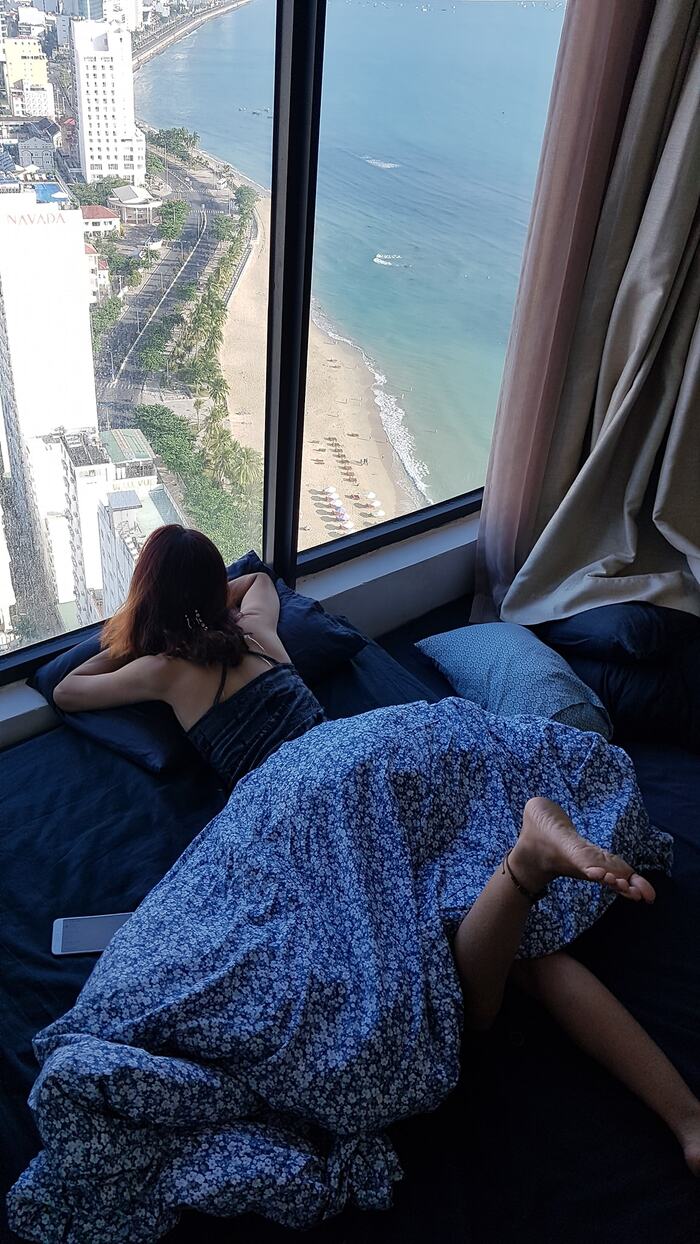 chiêm ngưỡng view biển thơ mộng từ phòng ngủ của homestay đẹp ở Nha Trang 