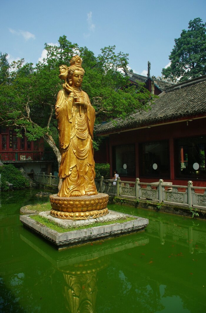 Khách sạn Nhà Trắng Quý Dương