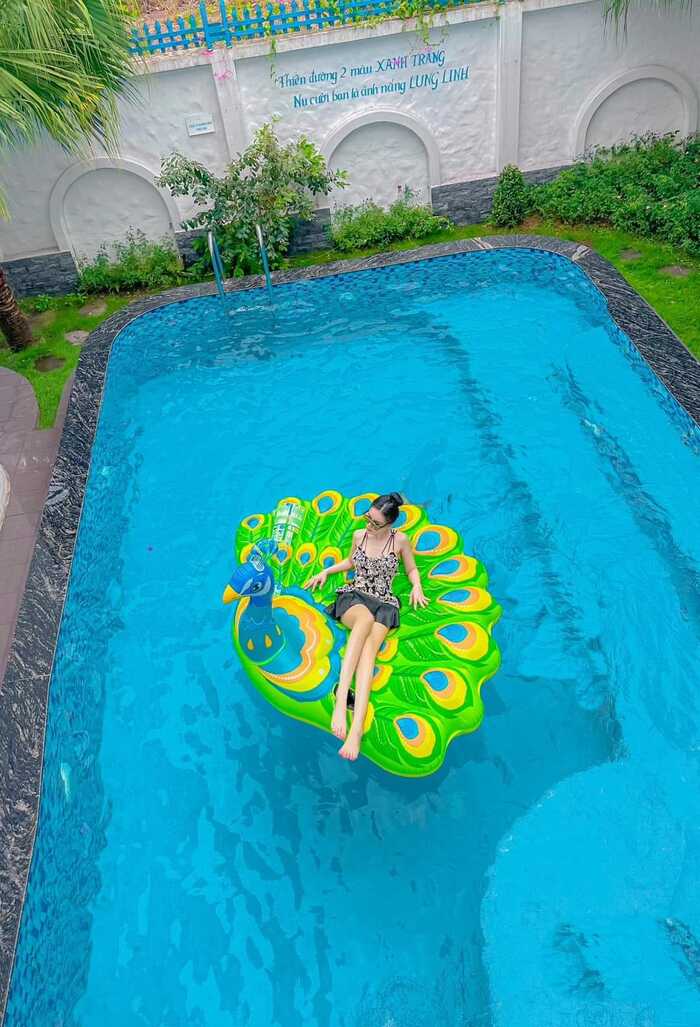 bể bơi thuộc villa đẹp ở Hạ Long