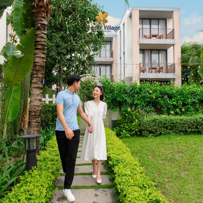 villa đẹp ở Hạ Long được xây dựng giữa khuôn viên xanh mát
