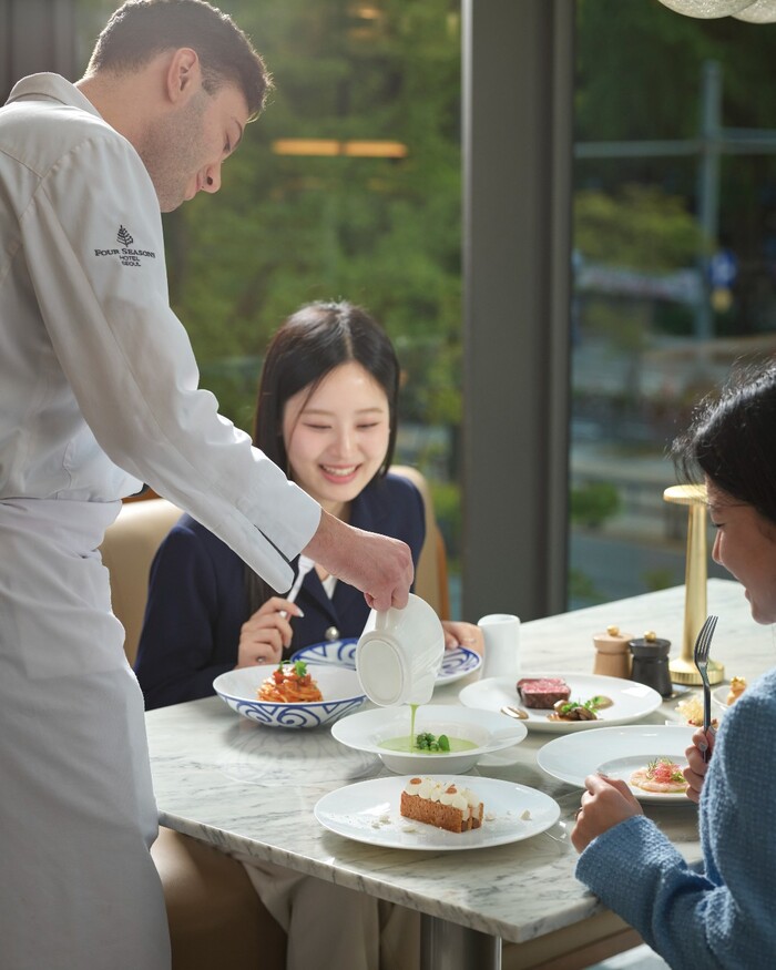 Khách sạn gần làng Bukchon Hanok chất lượng - Four Seasons Hotel Seoul
