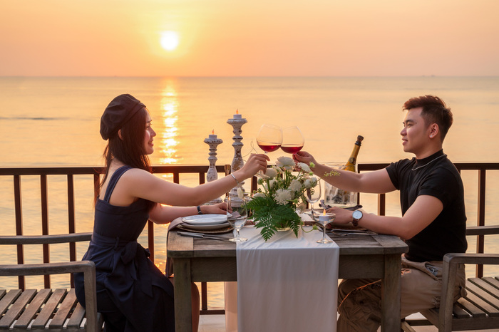 thưởng thức bữa ăn lãng mạn tại khách sạn 4 sao ở Phú Quốc