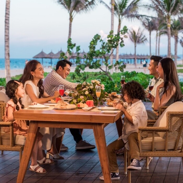 Khách sạn trang trí giáng sinh đẹp ở Việt Nam - Alma Resort