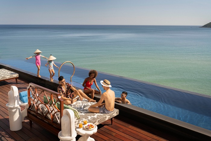 Khách sạn trang trí giáng sinh đẹp ở Việt Nam - InterContinental Danang Sun Peninsula Resort